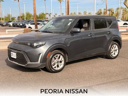 Used 2023 Kia Soul LX w/ LX Technology Package FWD image 1