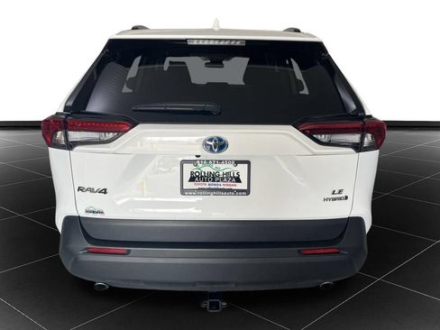 Used 2022 Toyota RAV4 LE AWD/4WD image 4