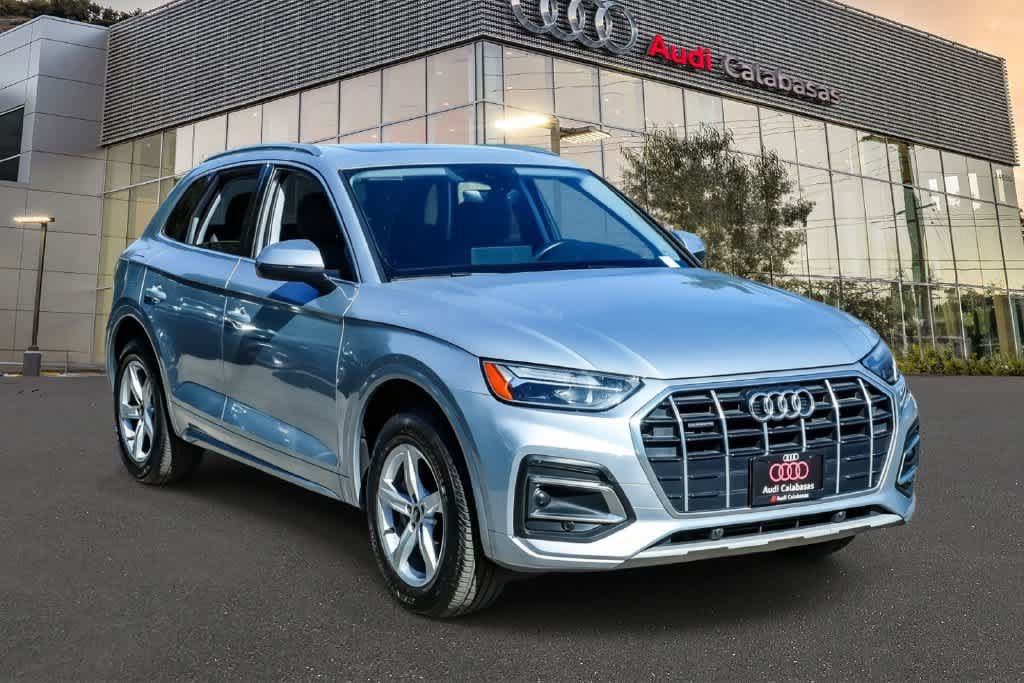 Used 2022 Audi Q5 2.0T Premium w/ Convenience Package AWD/4WD image 3