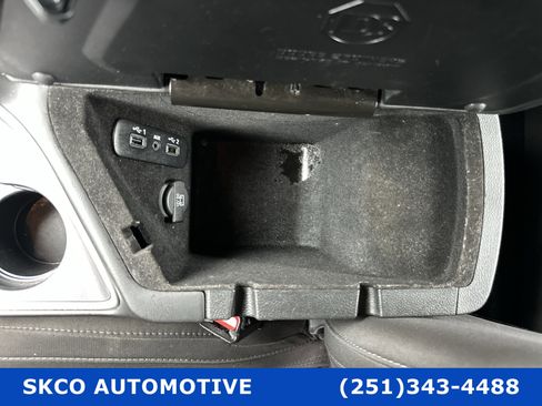 Used 2019 Dodge Challenger SXT image 25