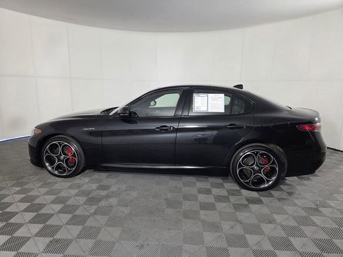 Used 2024 Alfa Romeo Giulia Veloce AWD/4WD image 11