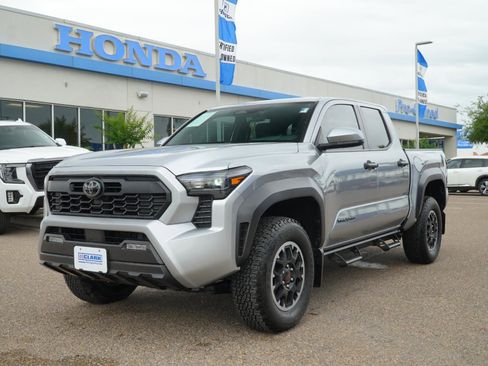 Used 2025 Toyota Tacoma TRD Off-Road AWD/4WD image 1