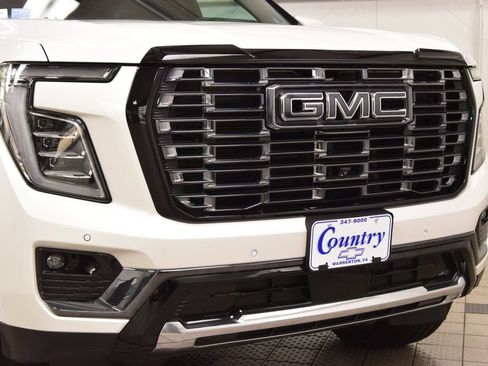 Used 2025 GMC Yukon XL Denali Ultimate w/ LPO, Floor Liner Package AWD/4WD image 12