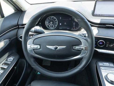 Used 2025 Genesis GV70 2.5T AWD/4WD image 18