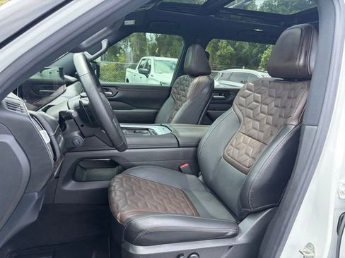 Used 2025 Nissan Armada Platinum w/ Convenience Package RWD image 14