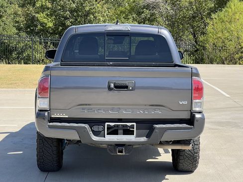 Used 2021 Toyota Tacoma TRD Sport w/ Technology Package RWD image 4