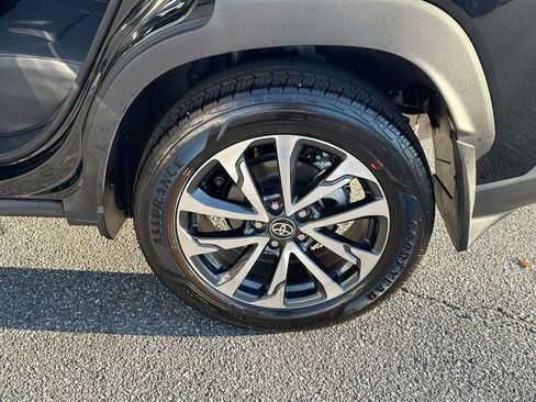 Used 2025 Toyota Corolla Cross XLE image 23