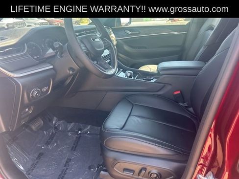 Used 2025 Jeep Grand Cherokee L Limited w/ Luxury Tech Group II AWD/4WD image 13