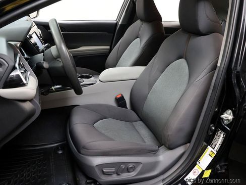 Used 2018 Toyota Camry LE FWD image 11