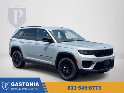 Used 2025 Jeep Grand Cherokee Altitude