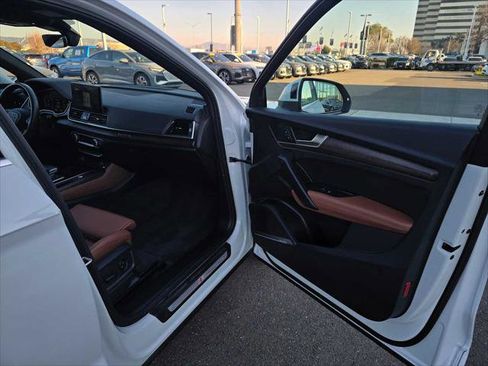 Certified 2025 Audi Q5 2.0T Premium Plus w/ Premium Plus Package image 12