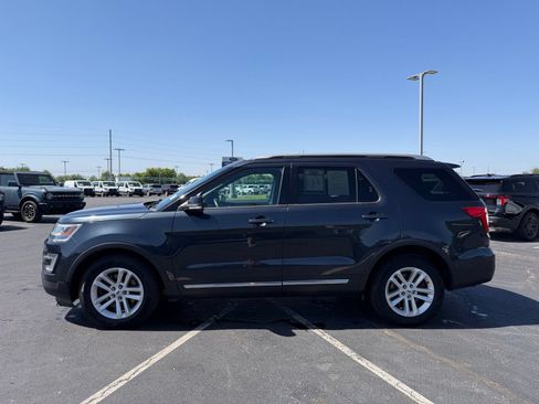 Used 2017 Ford Explorer XLT w/ Equipment Group 202A FWD image 9