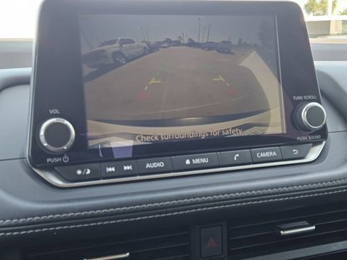 Used 2023 Nissan Rogue SV FWD image 21