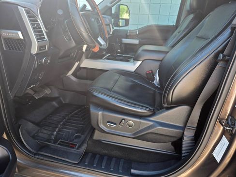 Used 2017 Ford F250 Lariat w/ Lariat Ultimate Package AWD/4WD image 31
