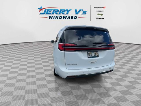 Used 2022 Chrysler Pacifica Touring-L image 7