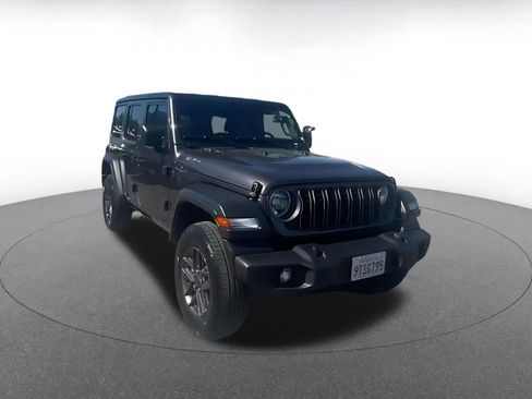 Used 2025 Jeep Wrangler Sport S image 3
