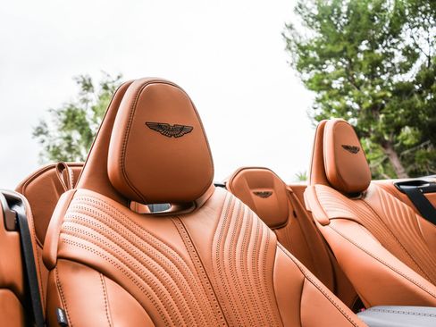 Used 2023 Aston Martin DB11 Volante RWD image 20