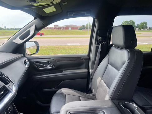 Used 2024 Chevrolet Tahoe LT w/ Luxury Package RWD image 26