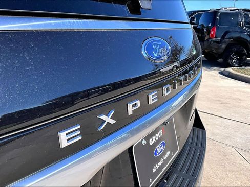 Certified 2023 Ford Expedition Platinum image 30