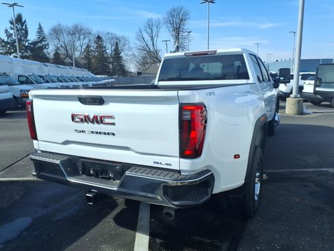 New 2026 GMC Sierra 3500 SLE w/ SLE Value Package image 4