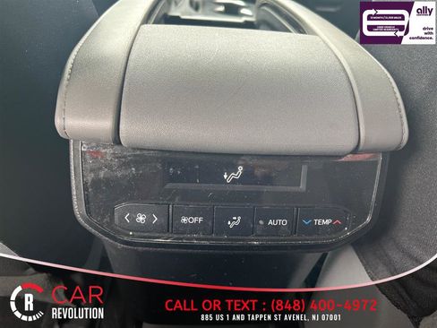 Used 2023 Toyota Highlander LE AWD/4WD image 27