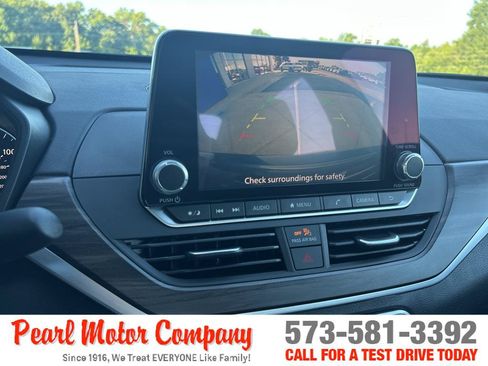 Used 2025 Nissan Altima 2.5 SV FWD image 16