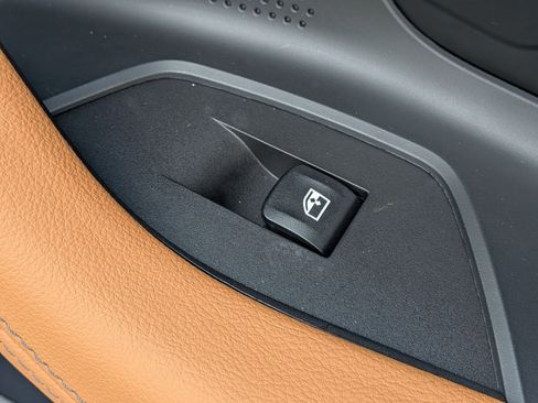 Used 2025 BMW 230i Coupe w/ M Sport Package image 32