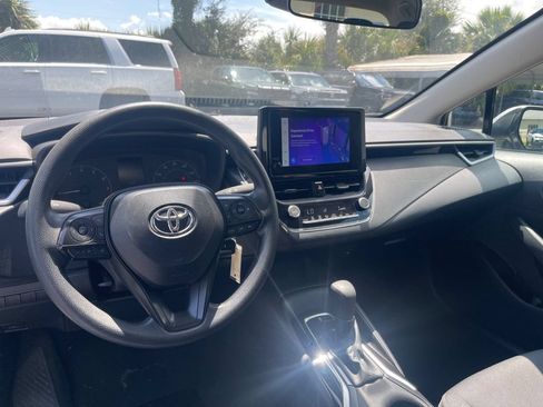 Used 2025 Toyota Corolla LE FWD image 12