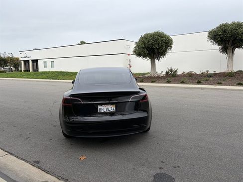 Used 2018 Tesla Model 3 Mid Range image 5