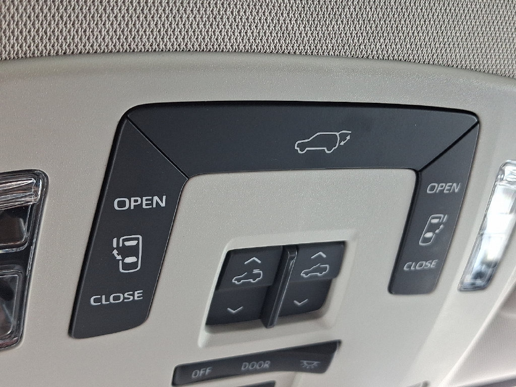 Used 2026 Toyota Sienna XLE FWD image 31