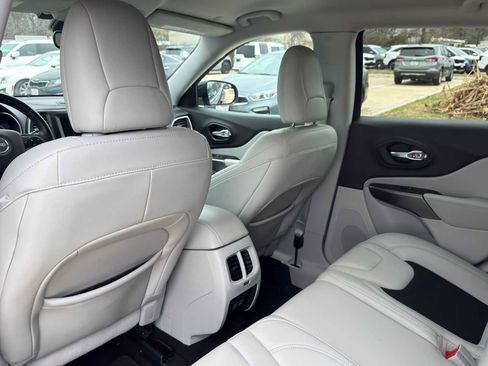 Used 2021 Jeep Cherokee Latitude Plus image 30