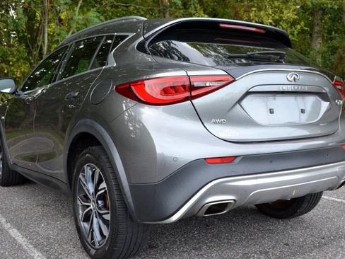 Used 2017 INFINITI QX30 Premium w/ Navigation Package image 10