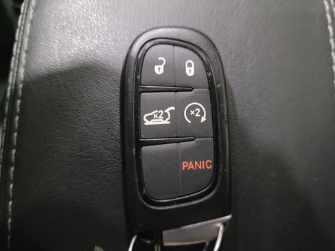 Used 2021 Jeep Cherokee Latitude Lux w/ Comfort/Convenience Group AWD/4WD image 32