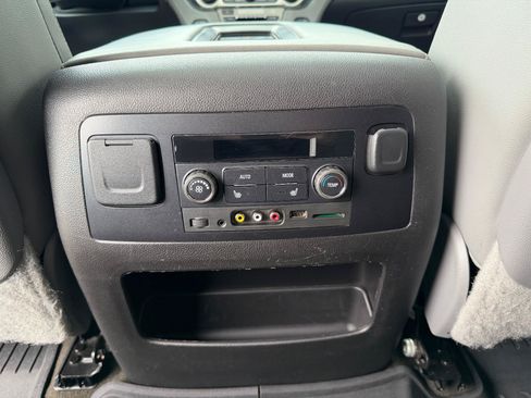 Used 2015 Chevrolet Suburban LT w/ Luxury Package AWD/4WD image 19