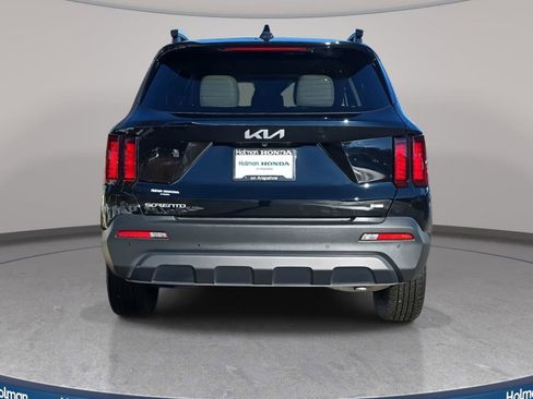 Used 2023 Kia Sorento S image 8