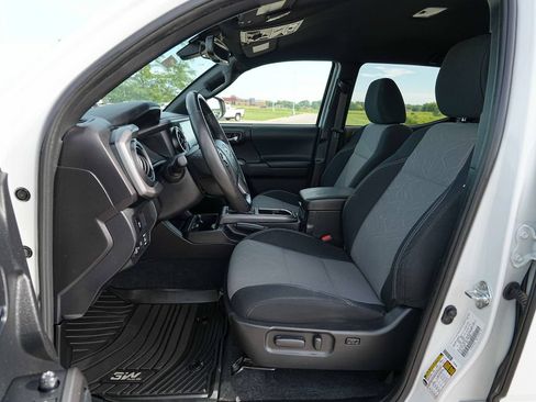 Used 2023 Toyota Tacoma TRD Off-Road AWD/4WD image 18