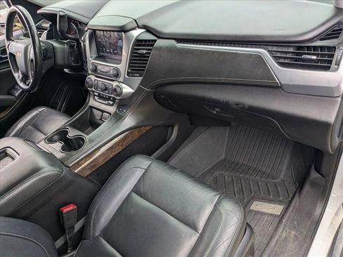Used 2020 Chevrolet Suburban LT w/ RST Edition RWD image 18