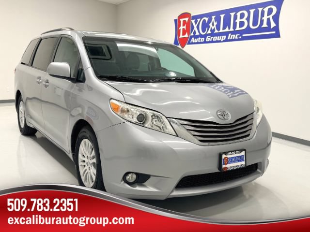 Used 2017 Toyota Sienna XLE w/ XLE Navigation Package FWD image 1