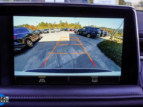 Used 2024 Chevrolet Suburban LT RWD image 27