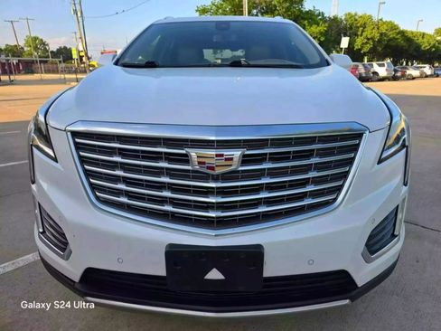 Used 2017 Cadillac XT5 Platinum image 2