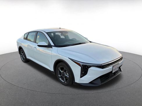Used 2025 Kia K4 LXS image 2