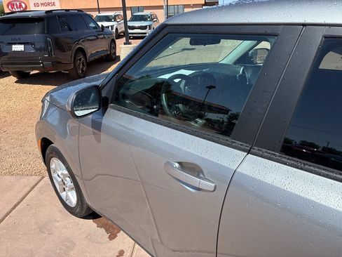 Certified 2025 Kia Soul LX w/ LX Technology Package FWD image 18