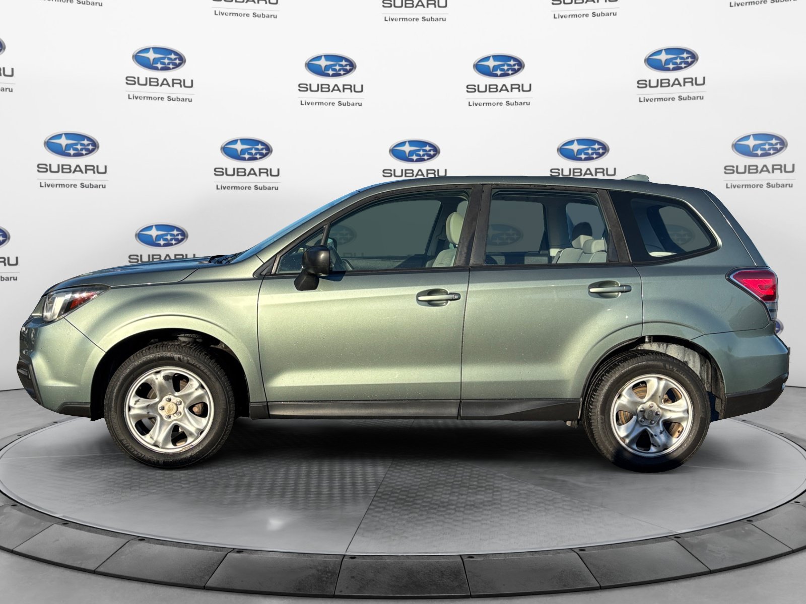 Used 2017 Subaru Forester 2.5i AWD/4WD image 3