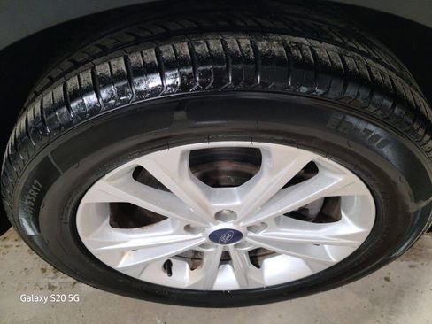 Used 2018 Ford Escape SE image 12