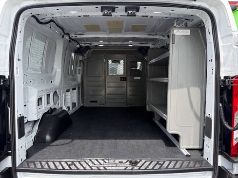 Used 2019 Ford Transit 250 130 Low Roof RWD image 11