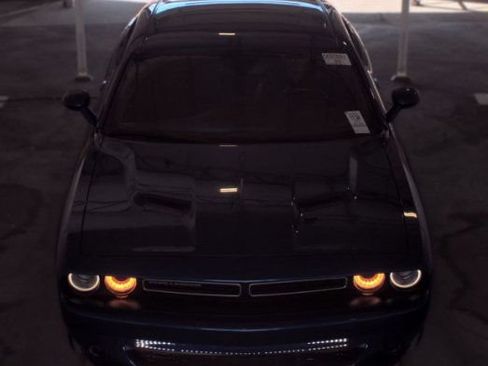 Used 2019 Dodge Challenger SXT AWD/4WD image 2