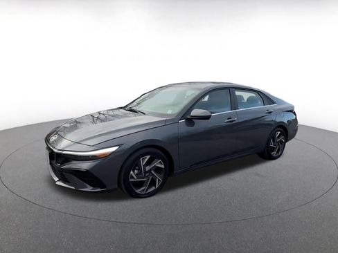 Used 2025 Hyundai Elantra SEL image 8