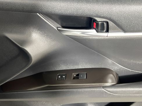 Used 2022 Toyota Camry SE FWD image 31