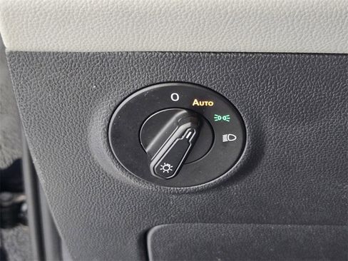 Used 2024 Volkswagen Taos SE image 27