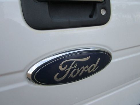 Used 2013 Ford F150 XLT w/ XLT Chrome Pkg image 11